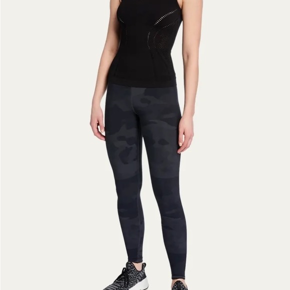 Alo Yoga Vapor Performance Leggings in Putty Camoflauge - Picture 3 of 7